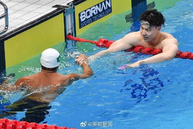 据德国媒体Sport1拜仁方面记者Kerry Hau报道，拜仁确实联系了阿劳霍，后者倍感荣幸，但现阶段无意离开巴萨。